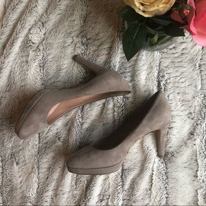 $395 Women’s Unutzer Nude Tan Suede Pumps Sz 39.5